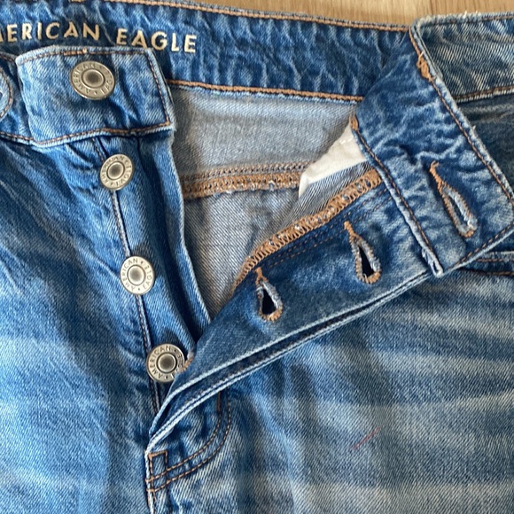 American Eagle blue denim jeans in size US 6. - Picture 3 of 4